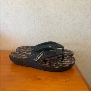 Crocs Classic Animal Remix Flip-Flops black leopard print women’s size 11